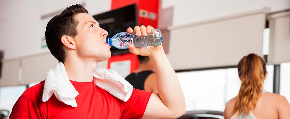 ¿Sabes cuánta agua debes consumir para tu actividad física?